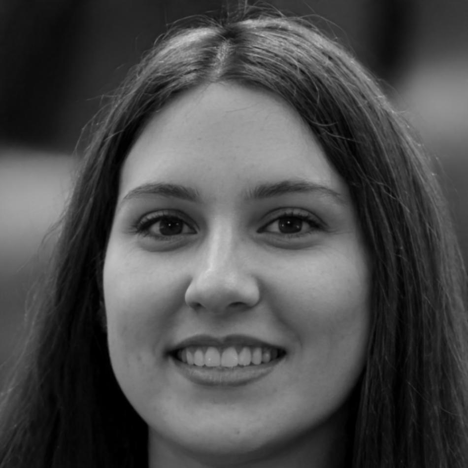 Sari Dewi, alumni Trovis Insights yang kini memiliki studio desain floral sendiri